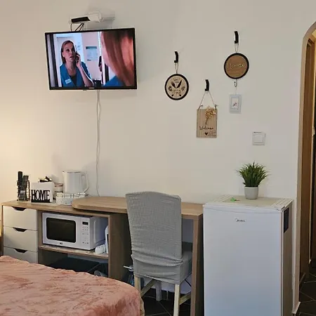 102 Magnolia Gardens Sunny *